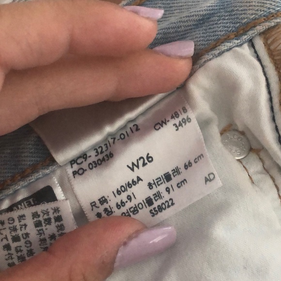 levi’s light wash jean shorts - Picture 4 of 4